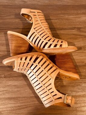 Gianni Bini Nude/Tan Strappy Stacked Block Heel Sandals 7.5 M Leather Festival